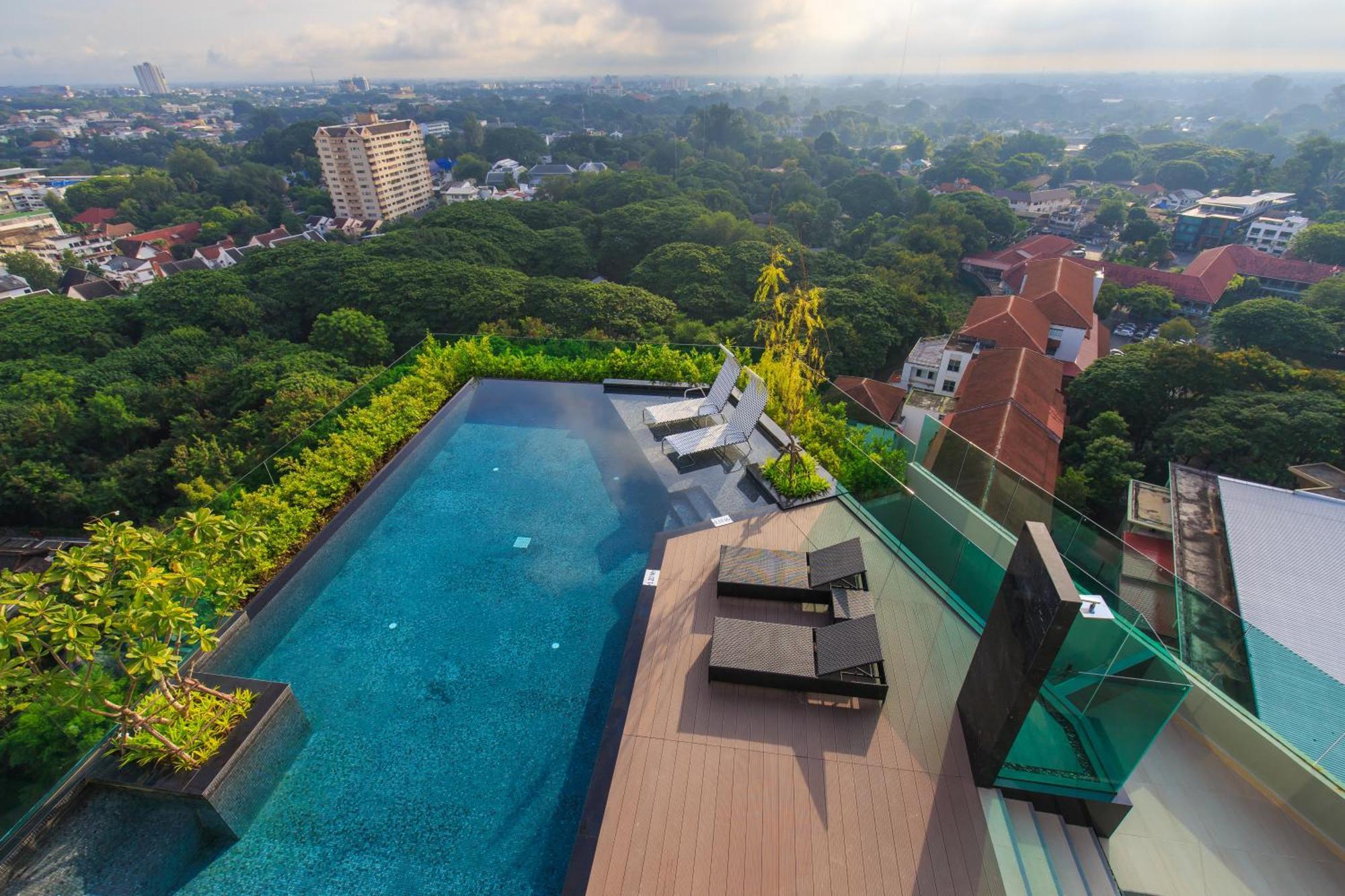 The Astra Chang Khlan Chiang Mai Extérieur photo