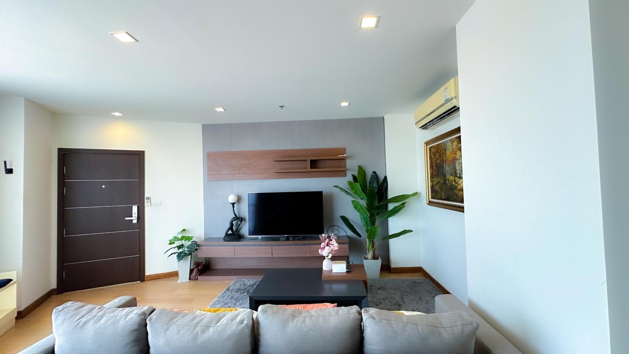 The Astra Chang Khlan Chiang Mai Extérieur photo