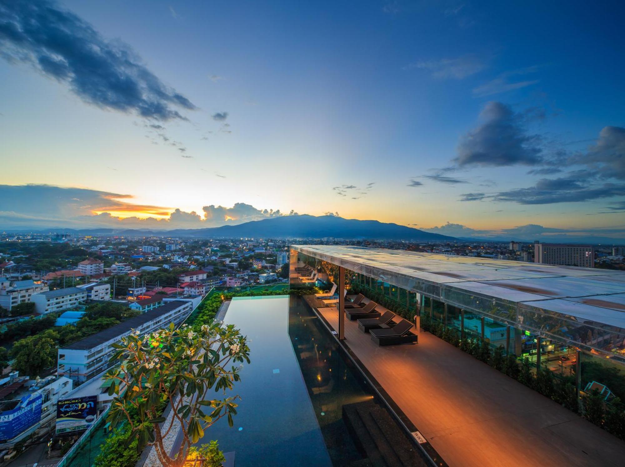 The Astra Chang Khlan Chiang Mai Extérieur photo
